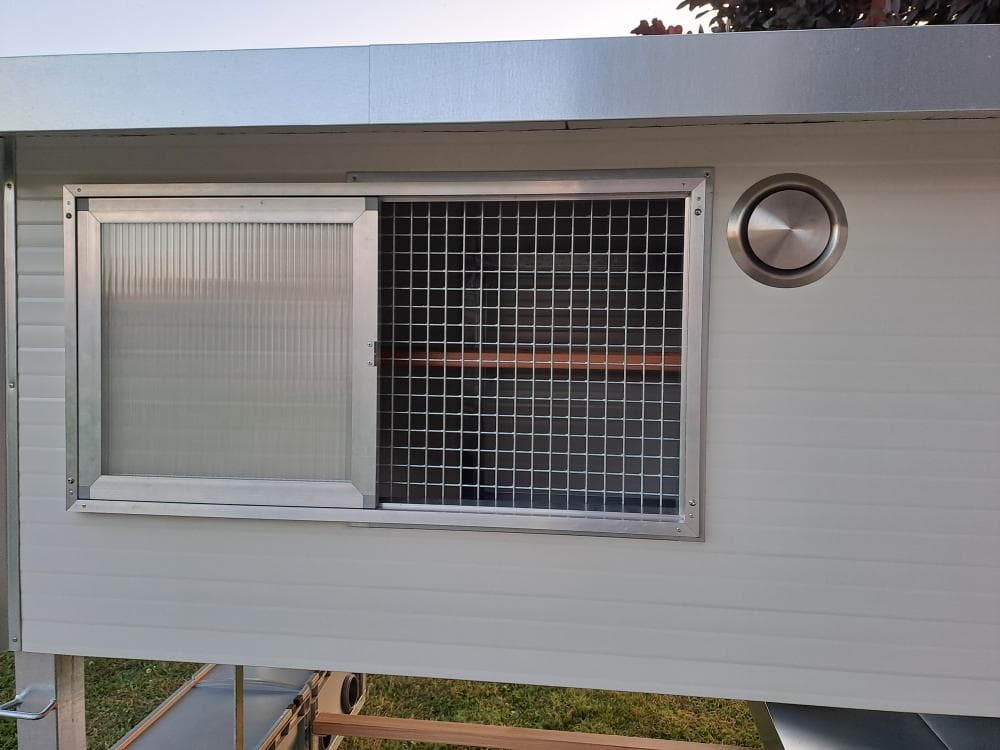 Montáž kurníku v procesu